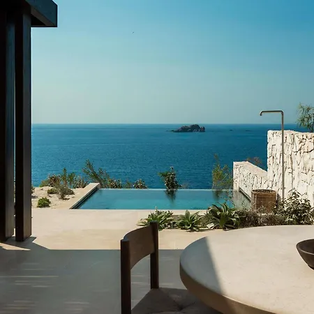 Luura - Cliff, Paros, Morgans Originals (adults Only) Páros